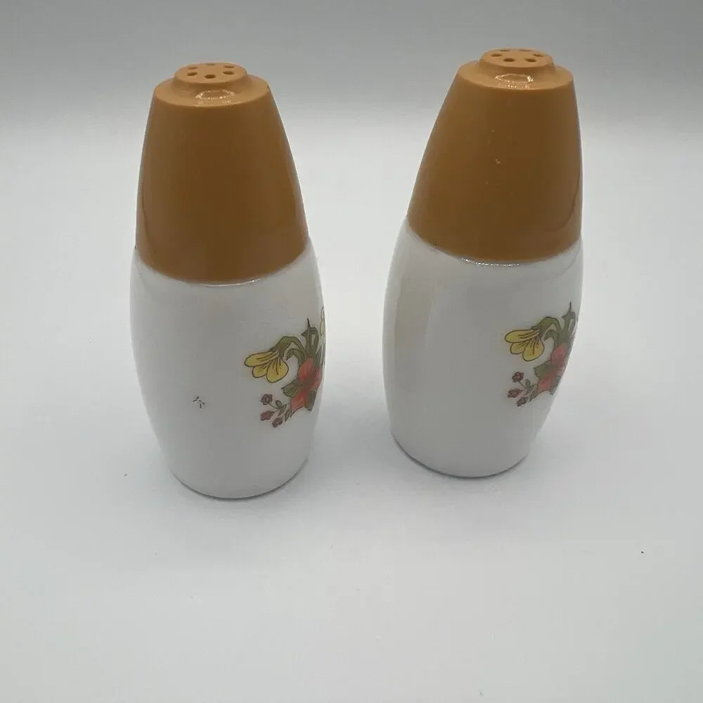VTG Westinghouse Indian Summer Harvest Milk Glass Salt & Pepper Shakers Gemco